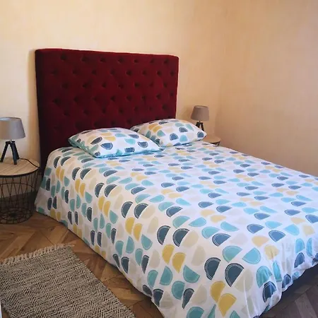 Cosy Big Ben Reims